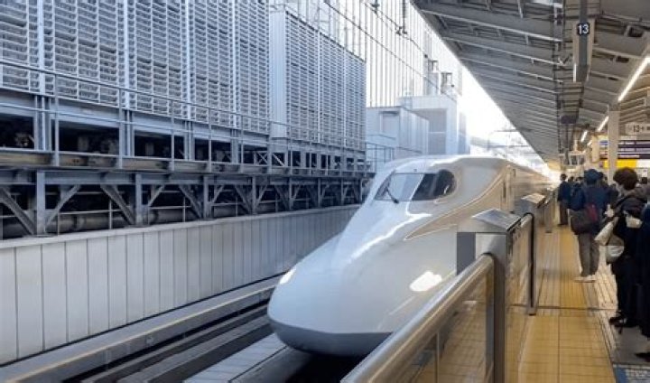 Are Japan trains 24 hours?