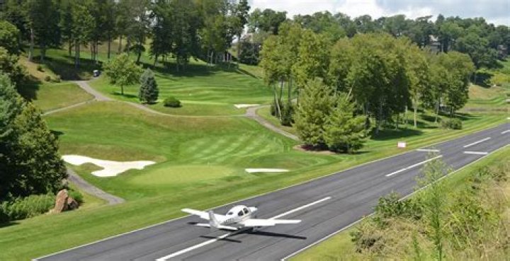 Does Mackinac Island have a airstrip?