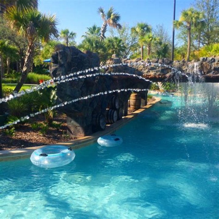 Does Pirates Bay have a lazy river?