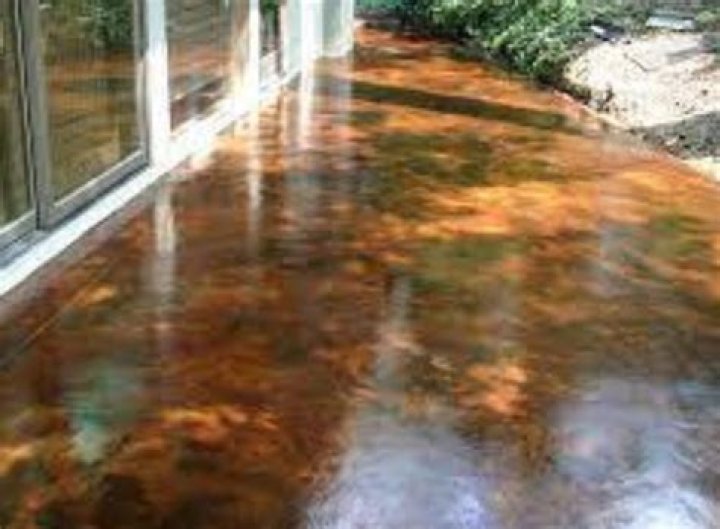 Does staining concrete last?