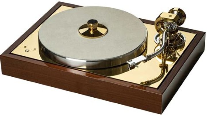 How do I change the speed on my turntable pro-ject?