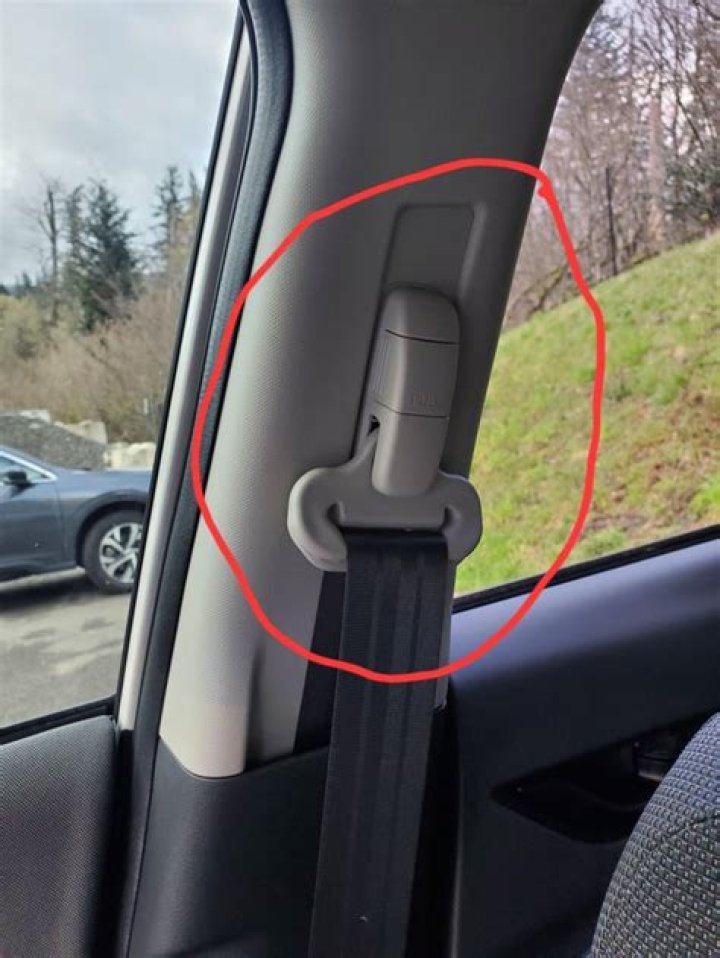How do you fix a broken seat belt buckle?