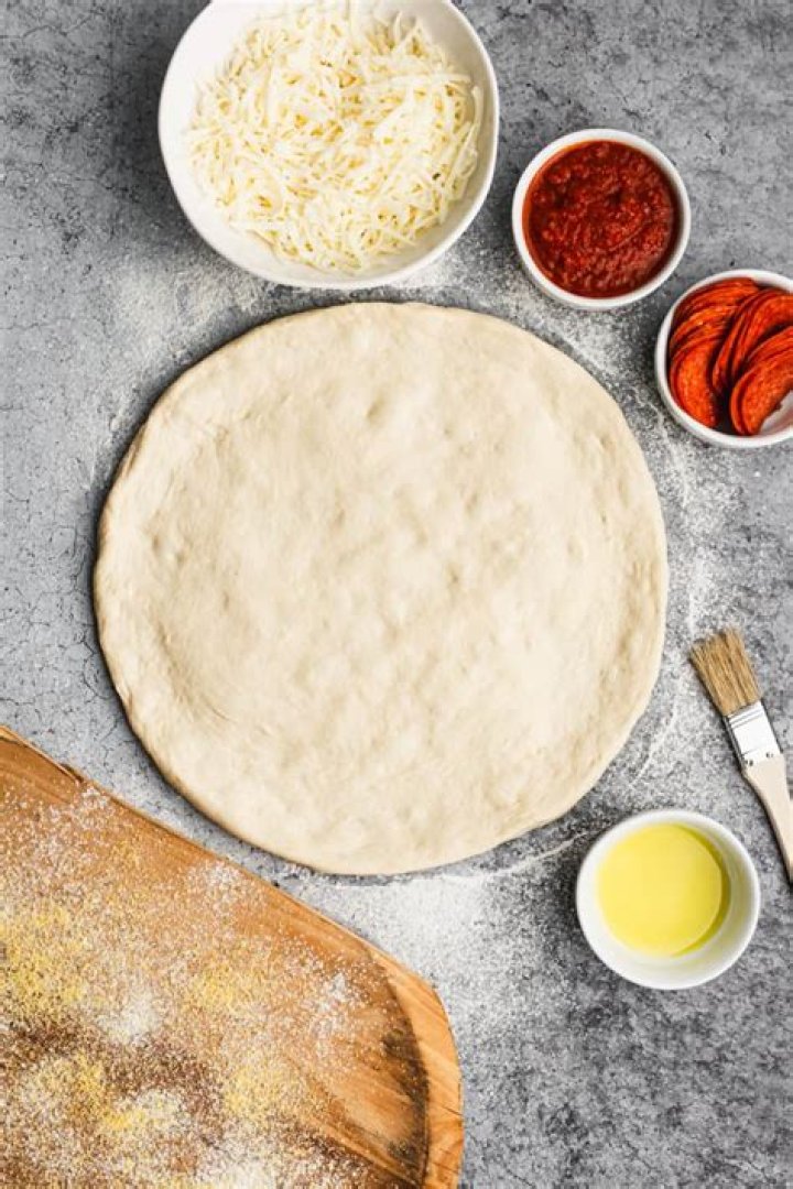 How do you make a pizza puff?