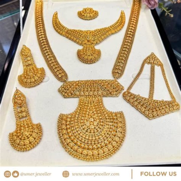 How long does gold plating last on necklace?