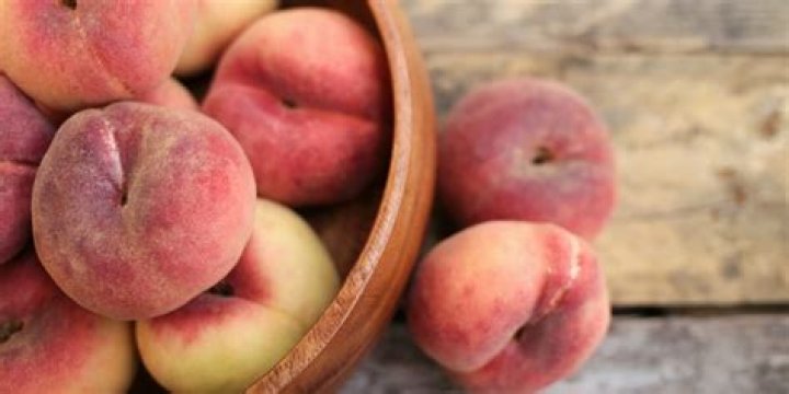 How many peaches are in a pound?