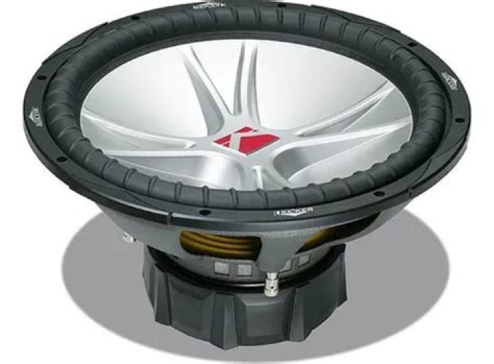 How many watts can a kicker CVR 15 handle?