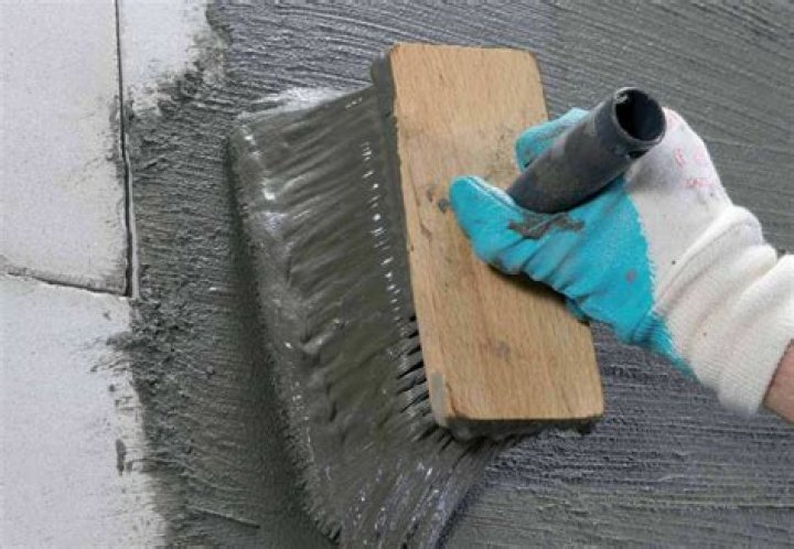 How thick should tanking slurry be?