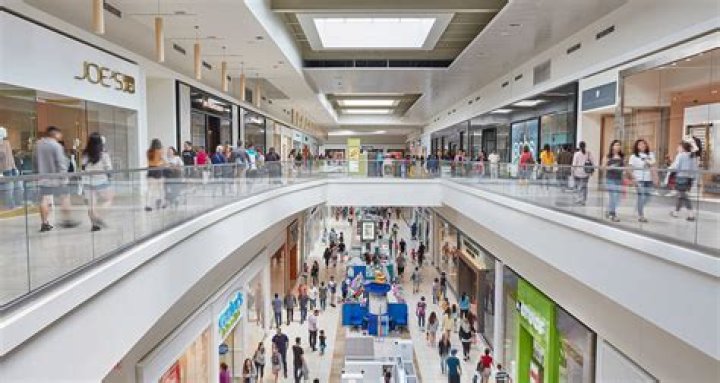 Is Rosemont outlet mall open during coronavirus?