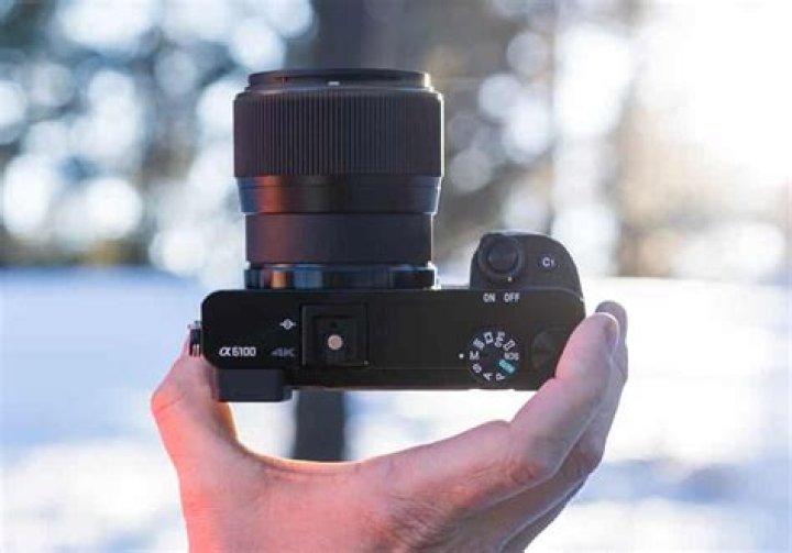 Is Sony A6100 good for beginners?
