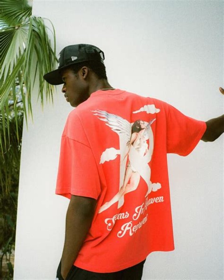 Is Supreme a streetwear brand?