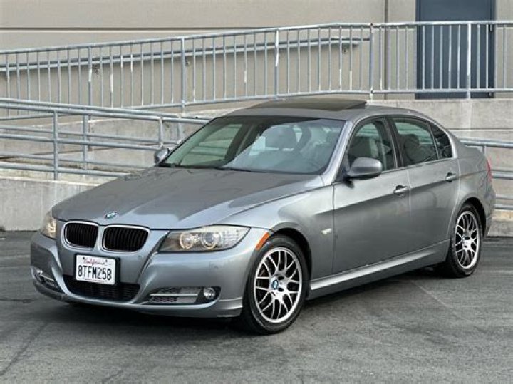 Is the 2009 BMW 3 Series a good car?