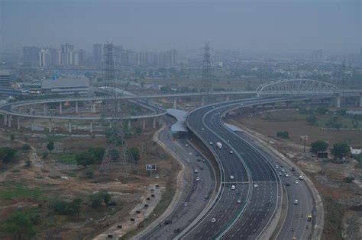 Is there any toll between Delhi to Gurgaon?