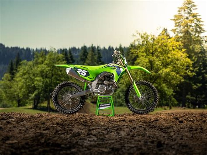 What bike does Ryan Villopoto have?