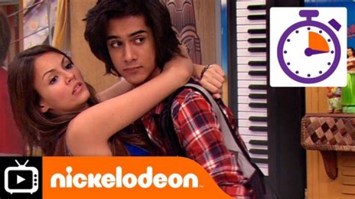 What episode of Victorious does Beck wear a dress?