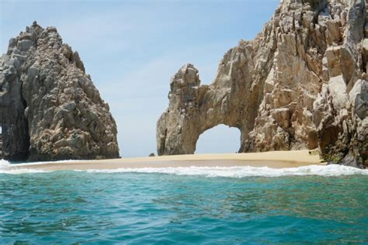 What oceans meet in Cabo San Lucas?