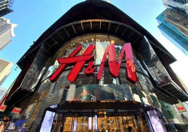 Where is the biggest H&M store in NYC?