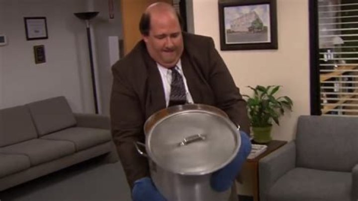 Which episode of The Office does Kevin spills the chili?