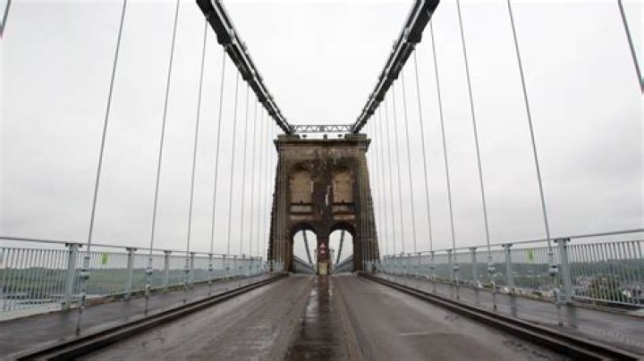 Which famous New York bridge is one of the top ten attractions?