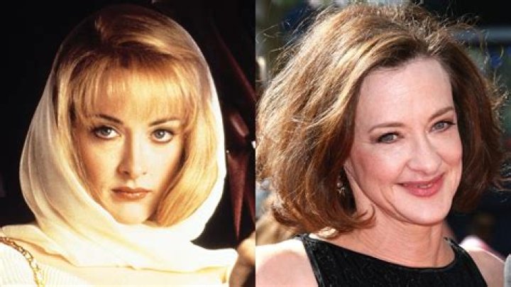 Who plays Debbie Jellinsky?