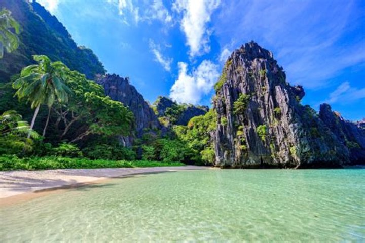 Why is El Nido Palawan famous?